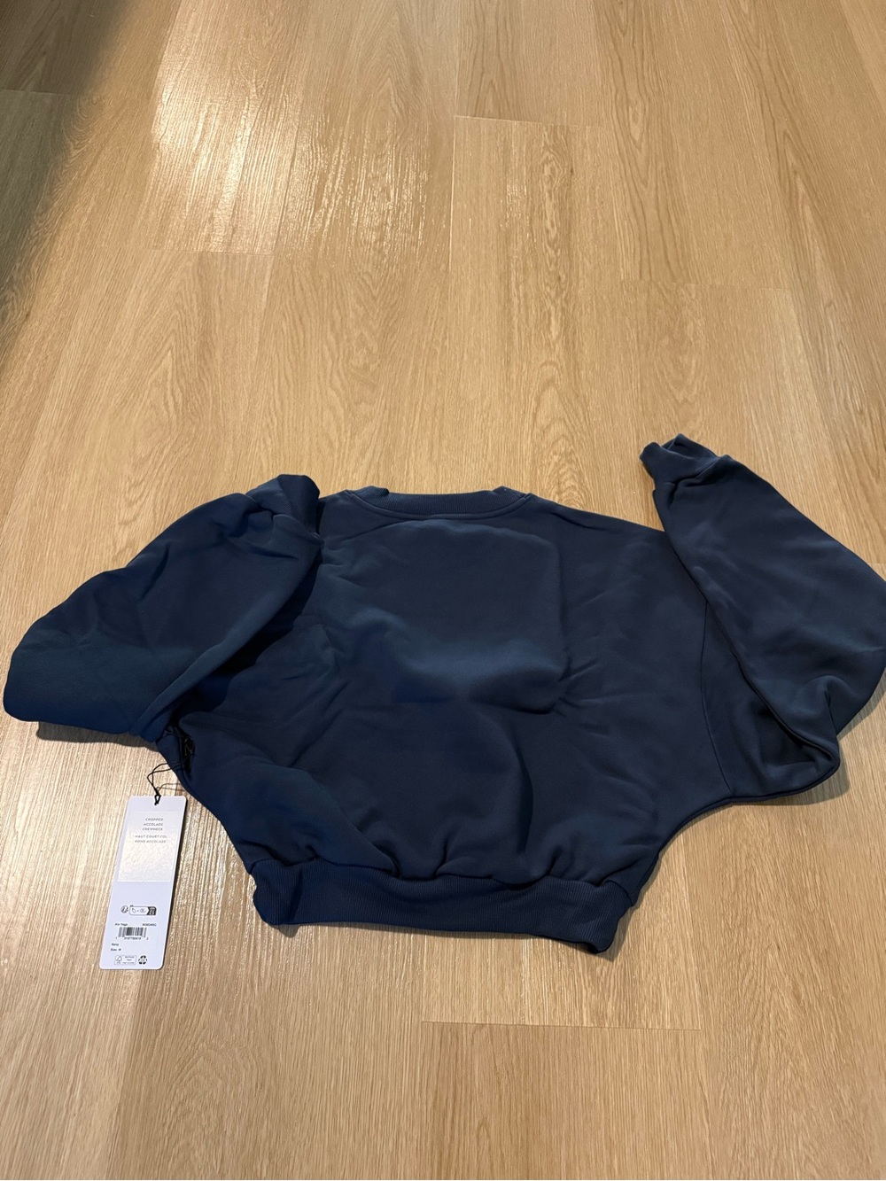 ALO Yoga Navy Cropped Accolade Crewneck - Picture 4 of 6